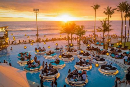 Sunset Beach Club Bali dengan Private Cabana Ternyaman